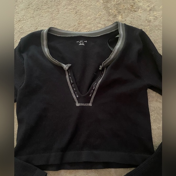 URBAN OUTFITTERS out from under black cropped longsleeve - Picture 2 of 5